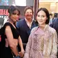 Pevita Pearce foto bareng Tom Cruise di premiere Mission Impossible 7 di Seoul, Korea Selatan. (dok. Instagram @pevpearce/https://www.instagram.com/p/CuIuqpmyO3H/)