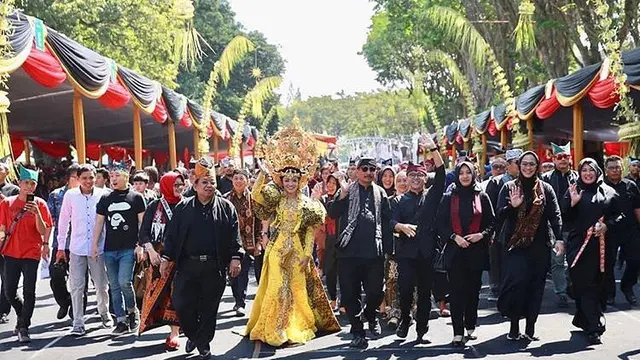 Begini Cantiknya Duo Fitri yang Ikuti Banyuwangi Ethno Carnival 2019
