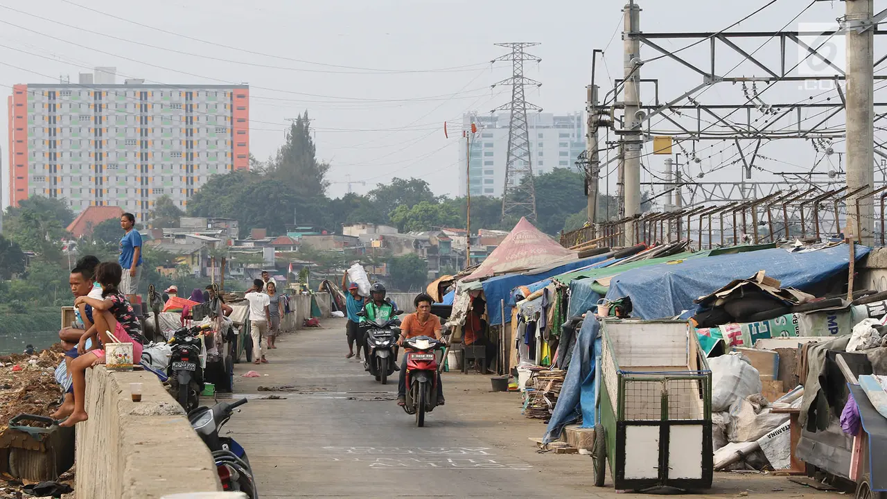 Minim Pengawasan, Jalur Inspeksi Kanal Barat Kembali Dipadati Gubuk Liar
