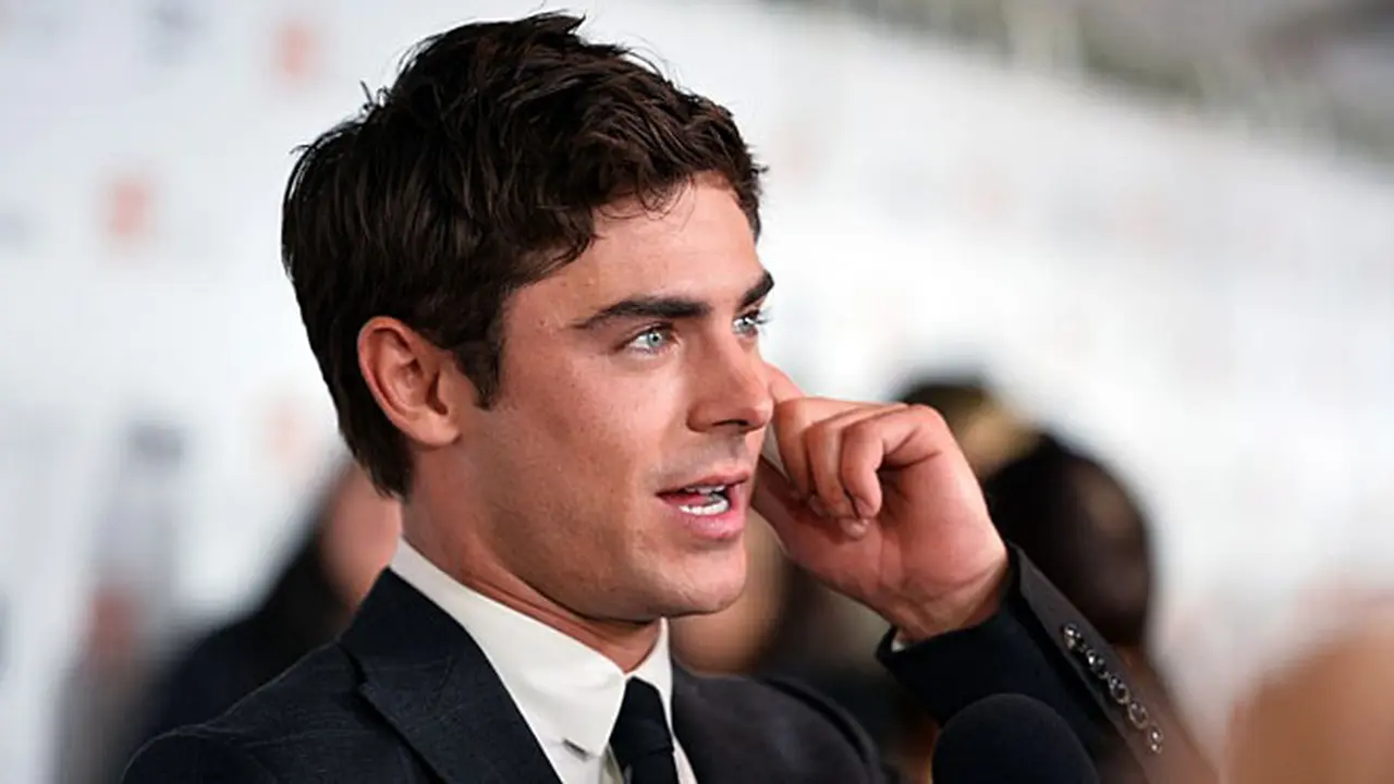 zac-efron-131113b.jpg