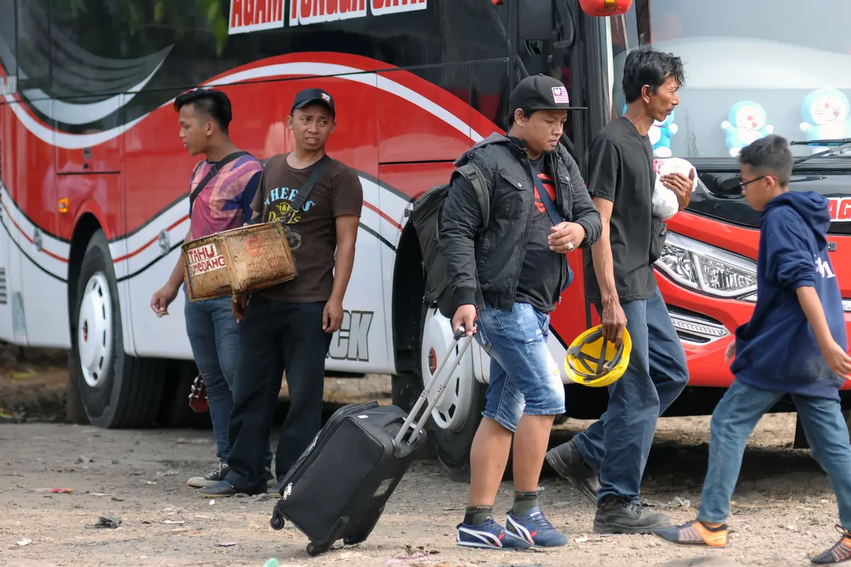 H-6 Lebaran, Calon Pemudik Padati Terminal Bayangan Lebak Bulus