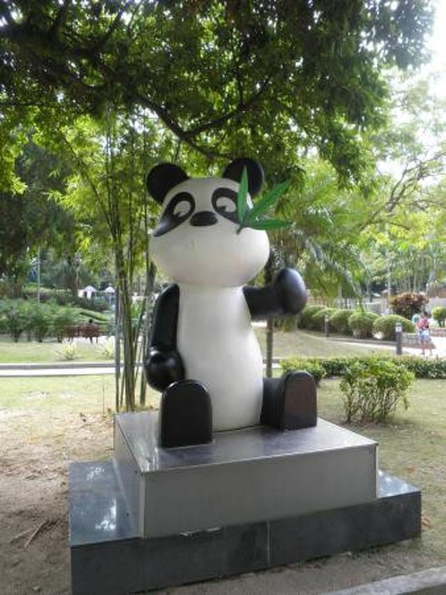 6 Patung Panda Ini Nyeleneh Banget, Bikin Geleng Kepala
