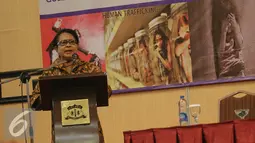 Menteri Yohana Yambise memberikan pidato saat Pertemuan Nasional Gugus Tugas Penanganan Korban Tindak Pidanan Perdangangan Orang dan Tindak Kekerasa Terhadap Perempuan dan Anak di Jakarta, Jumat (27/11). (Liputan6.com/Faizal Fanani)