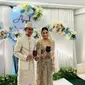 Pratama Arhan dan Azizah Salsha tampil serasi dengan mengenakan pakaian pernikahan bernuansa coklat bronze saat akad nikah. [@pratamaarhan_226]
