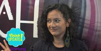 Cut Mini mendapatkan banyak ilmu, baik di lokasi syuting film atau sinetron.