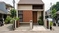 7 Model Jendela Depan Rumah agar Aktivitas di Dalam Tidak Terlihat dari Luar