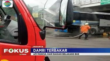 Seluruh penumpang bus yang baru berangkat dari Terminal Pulogebang menuju Soekarano Hatta berhasil menyelamatkan diri keluar bus.