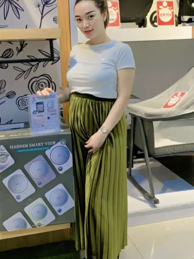 Potret Zaskia Gotik Kenakan Gaun Press Body Hingga Gaya Santai Liburan di Singapura, credit: Instagram @zaskia_gotix