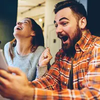 Ilustrasi bahagia menang kompetisi digital/Shutterstock.