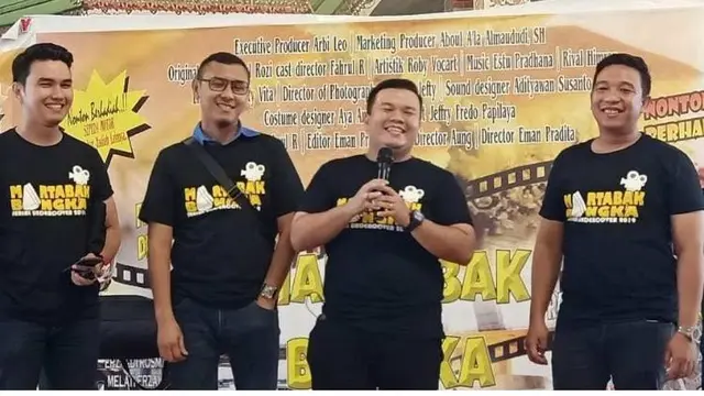 Arbi Leo dan kawan-kawan. (Foto: Koleksi Pribadi)