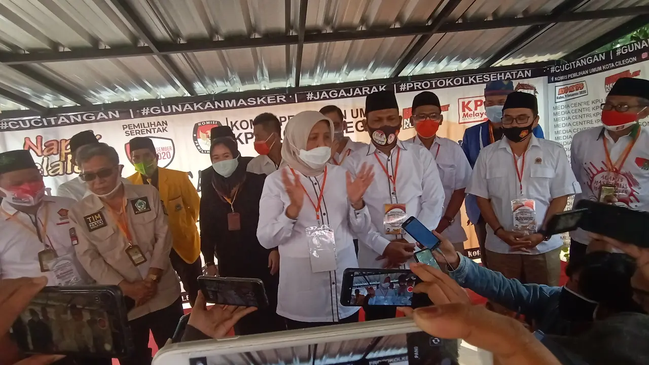 Pasangan Ratu Ati Marliati dan Sokhidin mendaftar Pilkada ke KPU Cilegon, Jumat (4/9/2020).