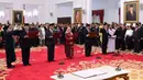 Lima pimpinan KPK periode 2019-2023 mengucapkan sumpah jabatan saat pelantikan di Istana Negara, Jakarta, Jumat (20/12/2019). Upacara pelantikan lima pimpinan KPK periode 2019-2023 dipimpin langsung Presiden Joko Widodo. (Foto: Biro Pers Setpres)