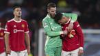 Manchester United berhasil menang secara dramatis 2-1 atas tamunya Villarreal dalam laga matchday kedua Grup F Liga Champions 2021/2022, Rabu (29/9/2021). Gol Cristiano Ronaldo di penghujung masa injury time menjadi penentu kemenangan Setan Merah. (AP/Dave Thompson)