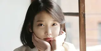 IU merupakan salah satu artis papan atas Korea Selatan. Seperti yang dilansir dari Koreaboo, gadis kelahiran 16 Mei 1993 ini sudah terjun di dunia hiburan Korea Selatan selama 10 tahun. (Foto: Soompi.com)
