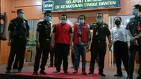 Tersangka Korupsi Masker Nakes Di Kejati Banten. (Kamis, 27/05/2021). (Liputan6.com/Yandhi Deslatama).