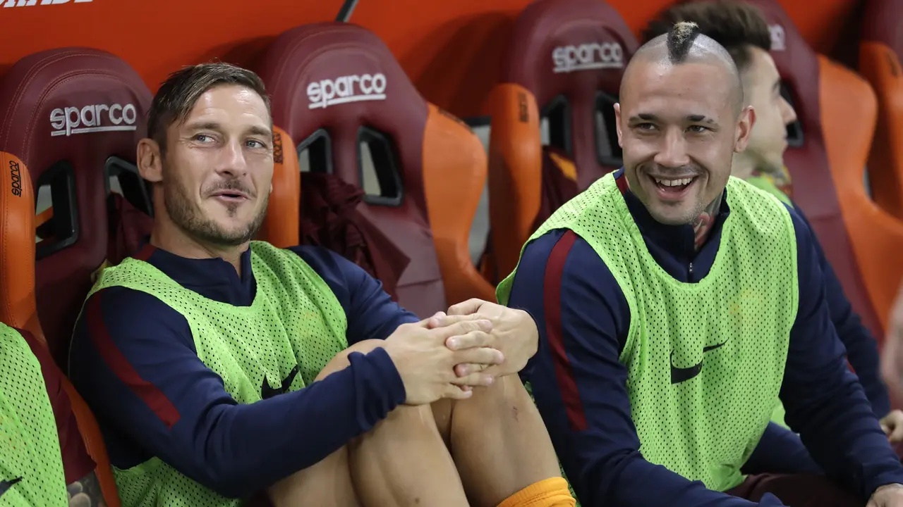 Radja Nainggolan dan Francesco Totti.