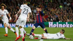 Duel panas terjadi di leg kedua perempat final Liga Champions antara Barcelona dengan Paris Saint Germain di Stadion Nou Camp, Spanyol, Rabu (22/4/2015). Barcelona menang 2-0 atas Paris Saint Germain. (Reuters/Paul Hanna)