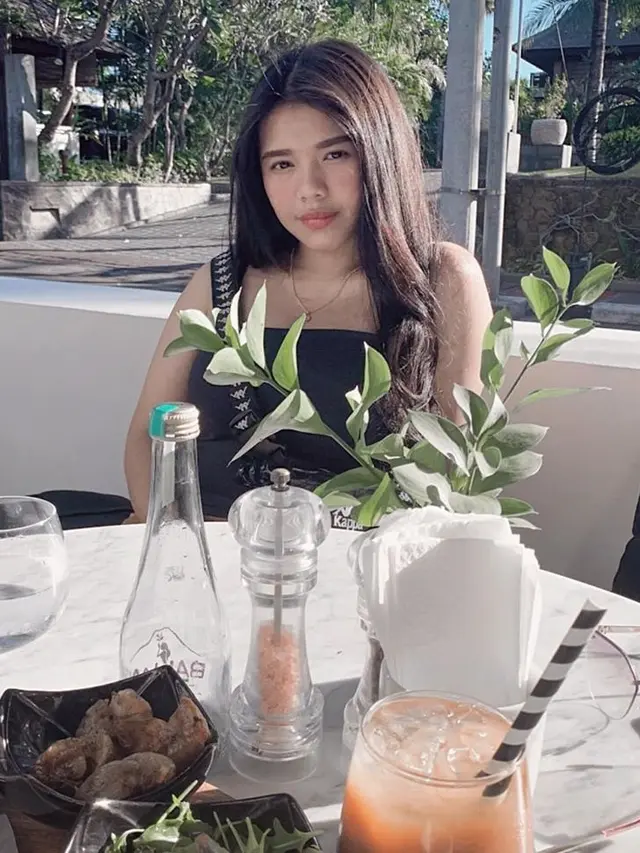 7 Potret Cantik Rena Oktapia, Adik Billy Syahputra yang Jarang Terekspos