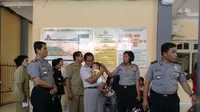 Pembuang bayi lelaki tampan yang dibuang ke semak-semak kawasan Lanud El Tari Kupang itu masih juga belum ditemukan. (Liputan6.com/Ola Keda)