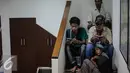 Sejumlah warga negara Myanmar beristirahat di Bareskrim Mabes Polri, Jakarta, Rabu (5/8/2015). Sebanyak 45 warga negara Myanmar dievakuasi dari hotel fiducia yang diduga menjadi korban perdagangan orang di Ambon. (Liputan6.com/Faizal Fanani)