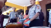 Sang ibu mertua tetap menilai mama muda yang membunuh bayinya sebagai anak baik. (Liputan6.com/Jayadi Supriadin)