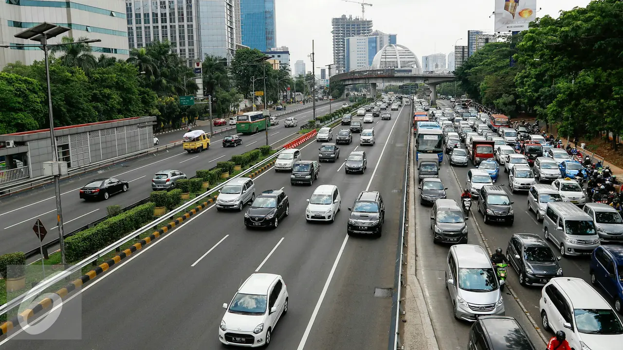 20151123-Arus-Lalim-Jalan-Gatot-Subroto-Jakarta-YR