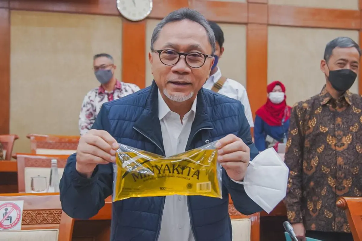 Mendag Zulkifli Hasan akan meluncurkan Minyak Goreng Rakyat Kemasan dengan harga 14.000 yang dinamai Minyak Kita.