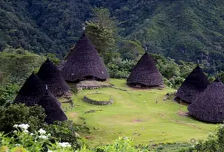 Destinasi wisata desa di atas awan di NTT