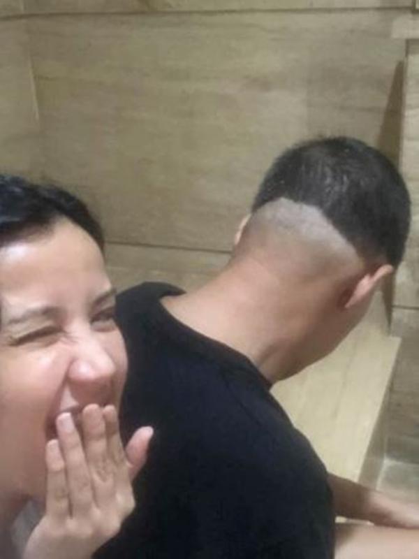 Seleb ini cukur rambut suaminya, curi perhatian. (Sumber: Instagram/@andisorayabeatrix)