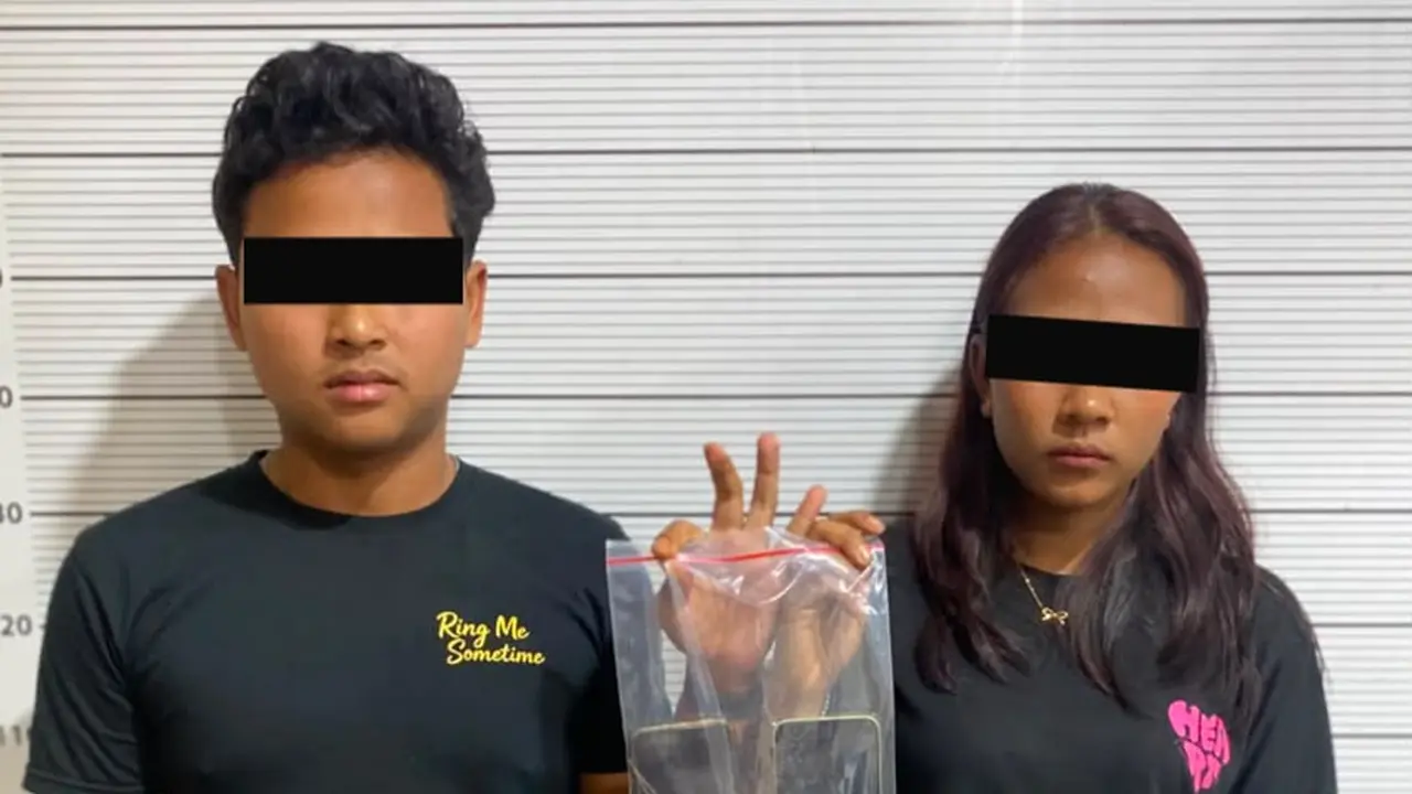Dua pemuda diamankan polisi karena diduga mengedarkan pil ekstasi di kawasan Medan Denai dan Medan Tembung. (Liputan6.com/Reza)