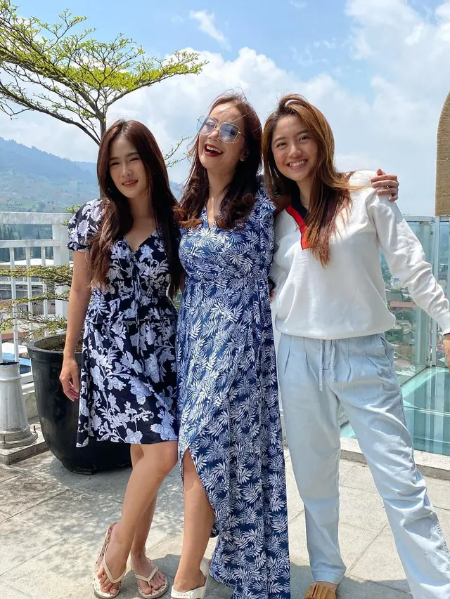 Shanice Margaretha, Natalie Zenn dan Irene Librawati (Foto: Instagram/@mamiiren)