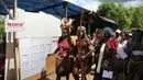 Warga Papua tampak beramai-ramai datangi Tempat Pemungutan Suara di Jayapura, Papua (9/7/14) (AFP PHOTO / Liva Lazore)