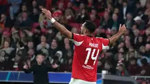Reaksi kecewa penyerang Benfica, Vangelis Pavlidis usai gagal memaksimalkan peluang melawan Bayer Leverkusen di Liga Champions. (AP Photo/Ana Brigida)