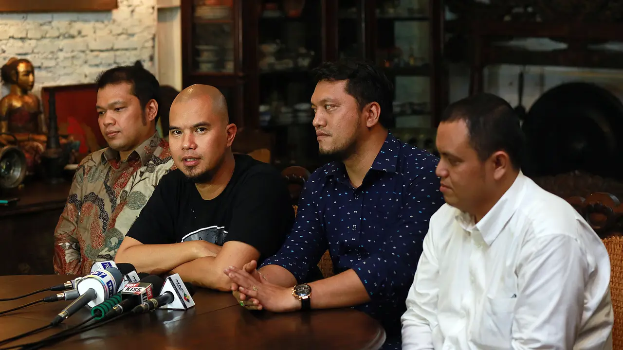 Ahmad Dhani dan kuasa hukumnya