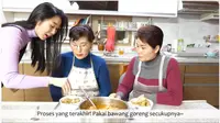 Apa Komentar Ibu-Ibu Korea Saat Mencoba Makan Lontong Sayur? foto: Youtube 'Hari Jisun'