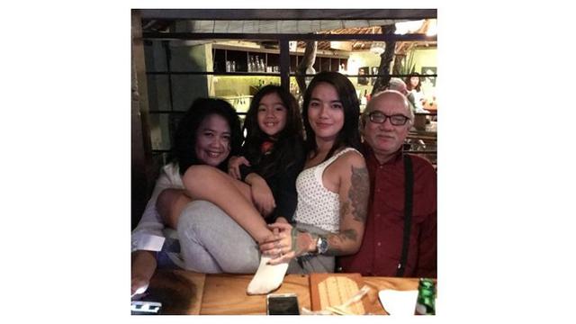 Jarang Terekspos, Ini 7 Potret Terry Joseph Ayah Sheila Marcia