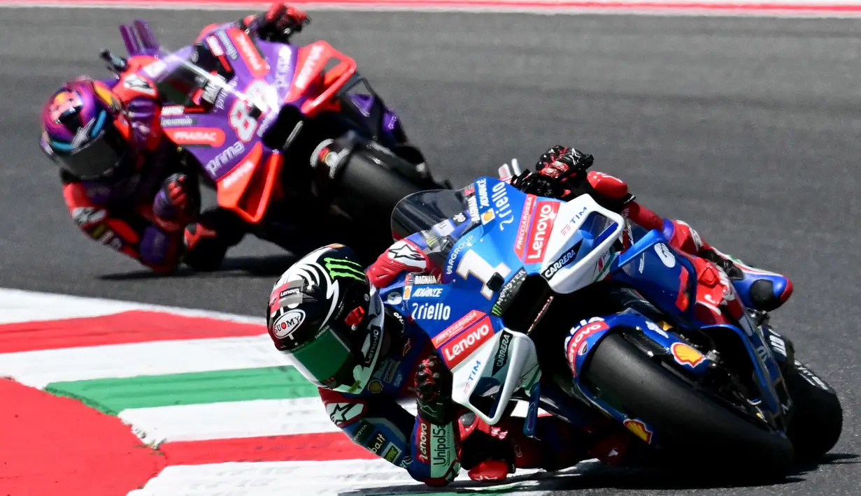 Francesco Bagnaia mempersembahkan kemenangan bagi Ducati pada balapan "kandang" MotoGP Italia 2024. (Marco BERTORELLO/AFP)