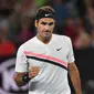 Roger Federer merayakan poin pada perempat final Australia Terbuka 2018 melawan Tomas Berdych di Rod Laver Arena, Rabu (24/1/2018). (AFP/Saeed Khan)