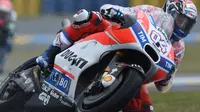 Pembalap Ducati, Andrea Dovizioso menjadi yang tercepat pada latihan bebas kedua MotoGP Prancis 2017 di Sirkuit Bugatti, Le Mans, Jumat (20/5/2017). (JEAN-FRANCOIS MONIER / AFP)
