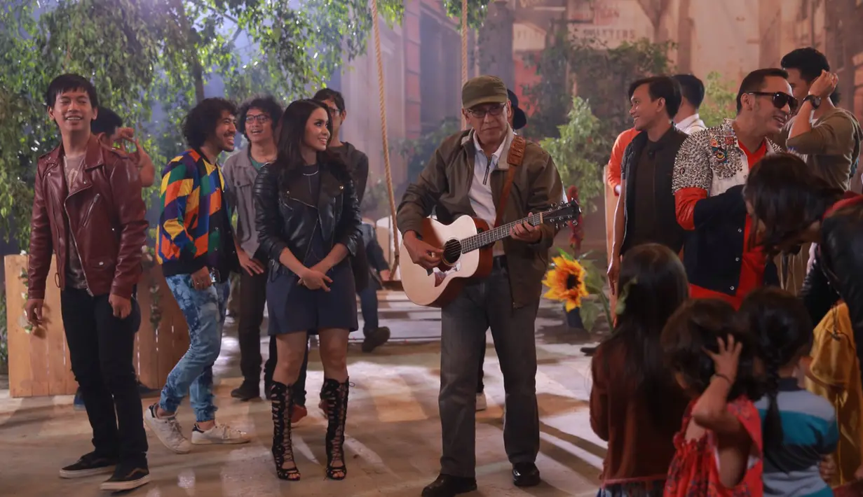 NOAH, Nidji, Geisha dan d'Masiv hingga Iwan Fals memang berbeda genre musik. Namun, ketika take vokal untuk menggarap album, idealisme antar band bisa mereka pinggirkan terlebih dahulu. (Galih W. Satria/Bintang.com)