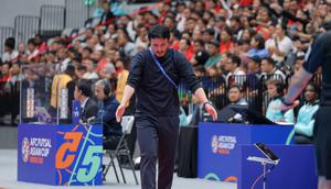 Ekspresi pelatih Timnas Futsal Jepang, Kensuke Takahashi, saat memimpin timnya berhadapan dengan Timnas Futsal Indonesia pada semifinal Piala Asia Futsal 2026 di Indonesia Arena, Jakarta, Kamis (5/2/2026) malam WIB.