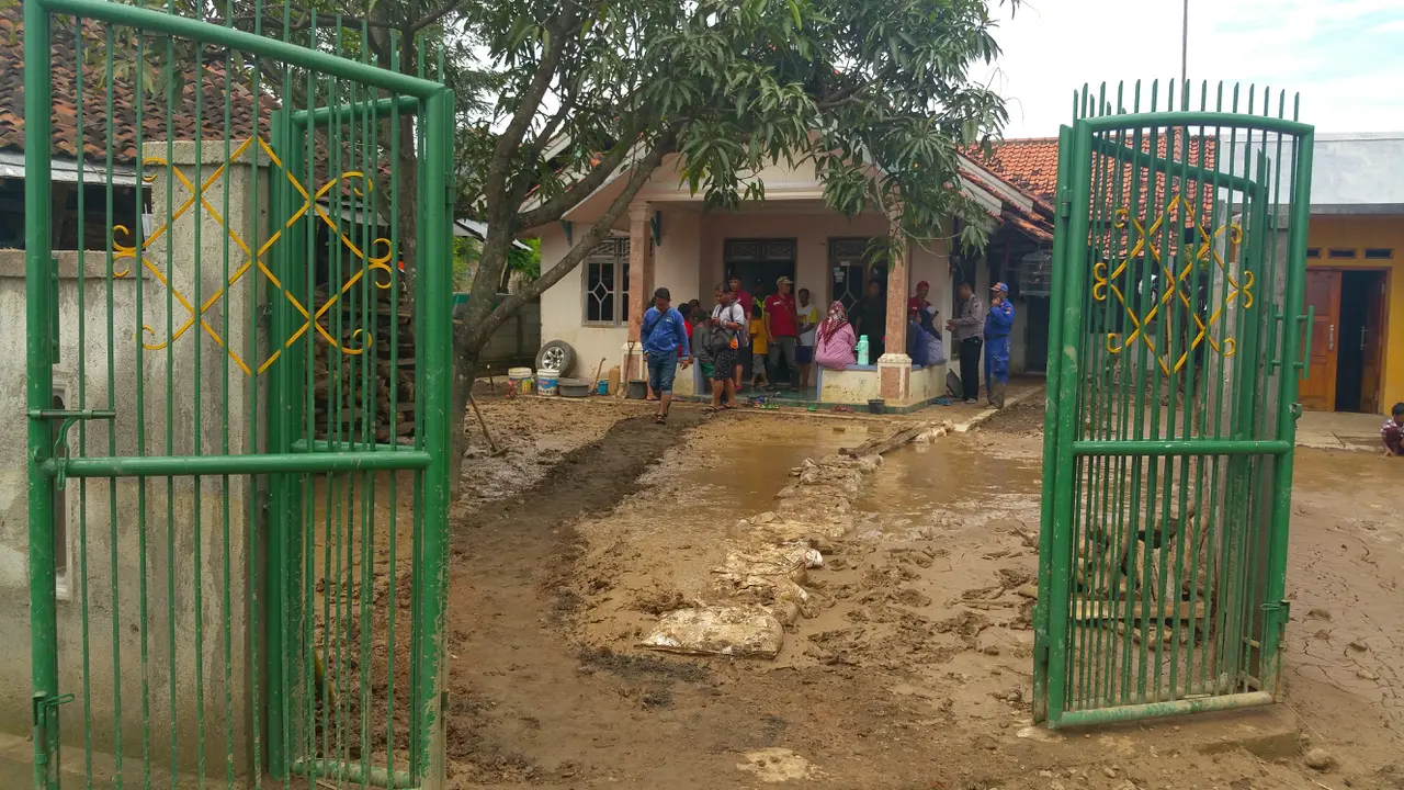 Terseret Arus Banjir Brebes, Anak Lelaki Selamat Berkat Pohon