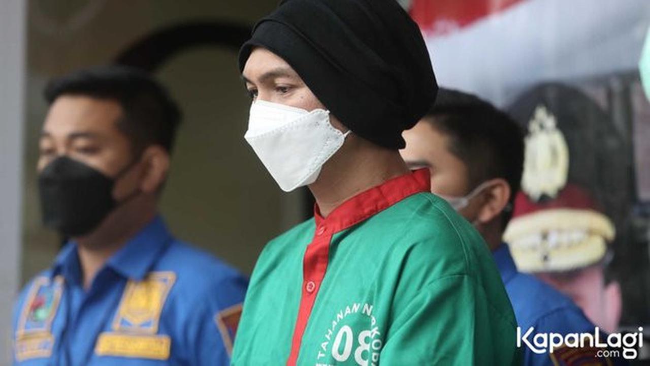 6 Potret Anji Pakai Baju Tahanan, Terancam Maksimal Hukuman 12 Tahun Penjara