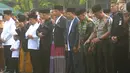 Presiden Joko Widodo melakukan salat id Hari Raya Idul Fitri 1 Syawal 1439 H di di Kebun Raya Bogor, Jumat (15/6). Jokowi salat id bersama Ibu Negara Iriana dan anak keduanya Kahiyang Ayu serta menantunya Bobby Nasution. (Merdeka.com/Arie Basuki)