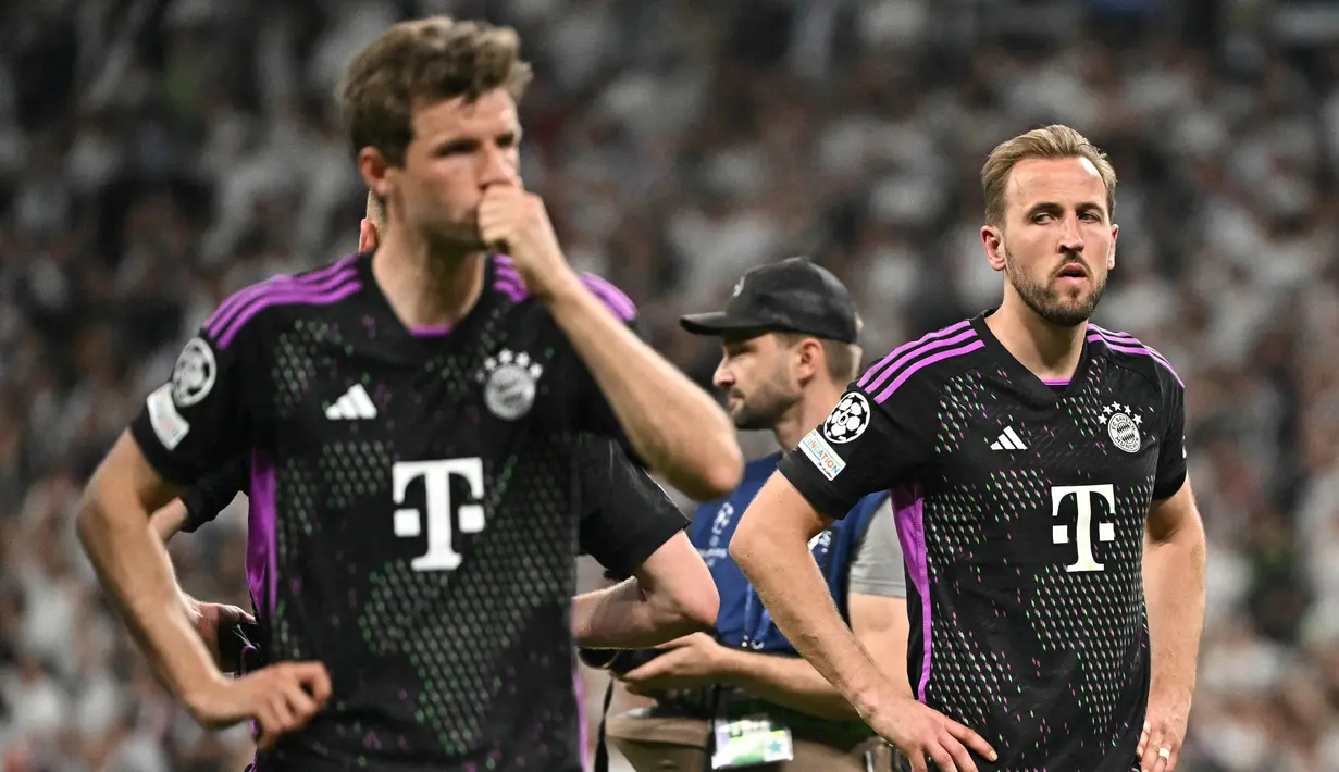 Hingga babak pertama usai, laga kedua tim berakhir imbang 0-0. (JAVIER SORIANO/AFP)