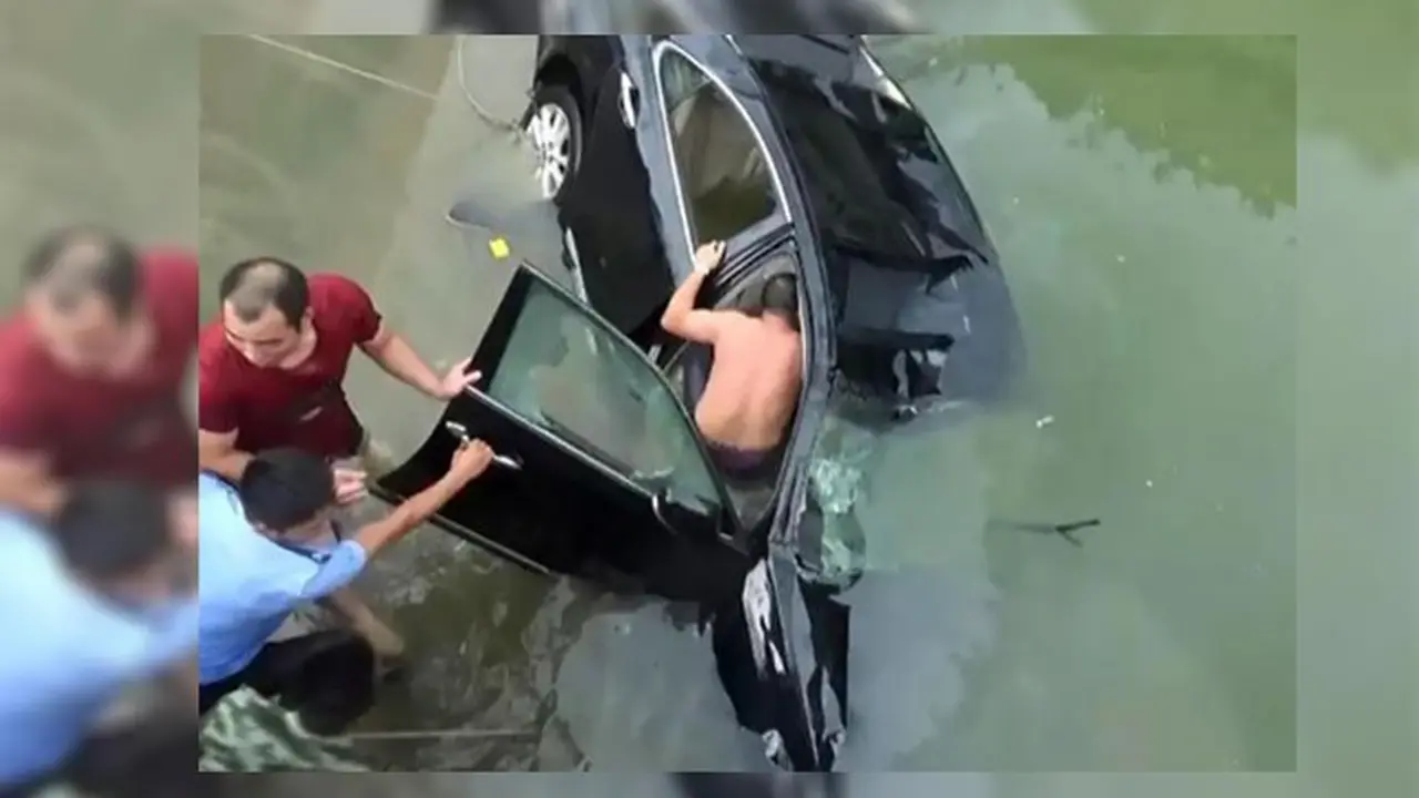 Tragis, Akibat Salah Injak Pedal Gas Keluarga Tewas Mengenaskan