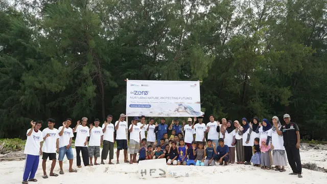 Hari Kura-Kura dan Penyu Sedunia 2025, Telkom Lepas 200 Anak Penyu di Kapoposang, Sulsel