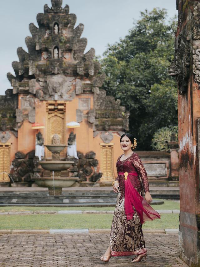 Peringati Hari Raya Nyepi, Ini Pemotretan Kahiyang Ayu Pakai Baju Adat Bali