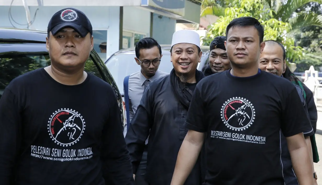 Opick yang datang setelah sebelumnya mangkir hingga lima kali, sepakat memberikan nafkah pada anak-anaknya. Opick juga sepakat demi kebahagiaan masing-masing. (Adrian Putra/Bintang.com)