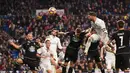 Sundulan Sergio Ramos di menit ke-90+3 membawa Real Madrid meraih kemenangan atas Deportivo La Coruna. (AFP/Pierre-Philippe Marcou)